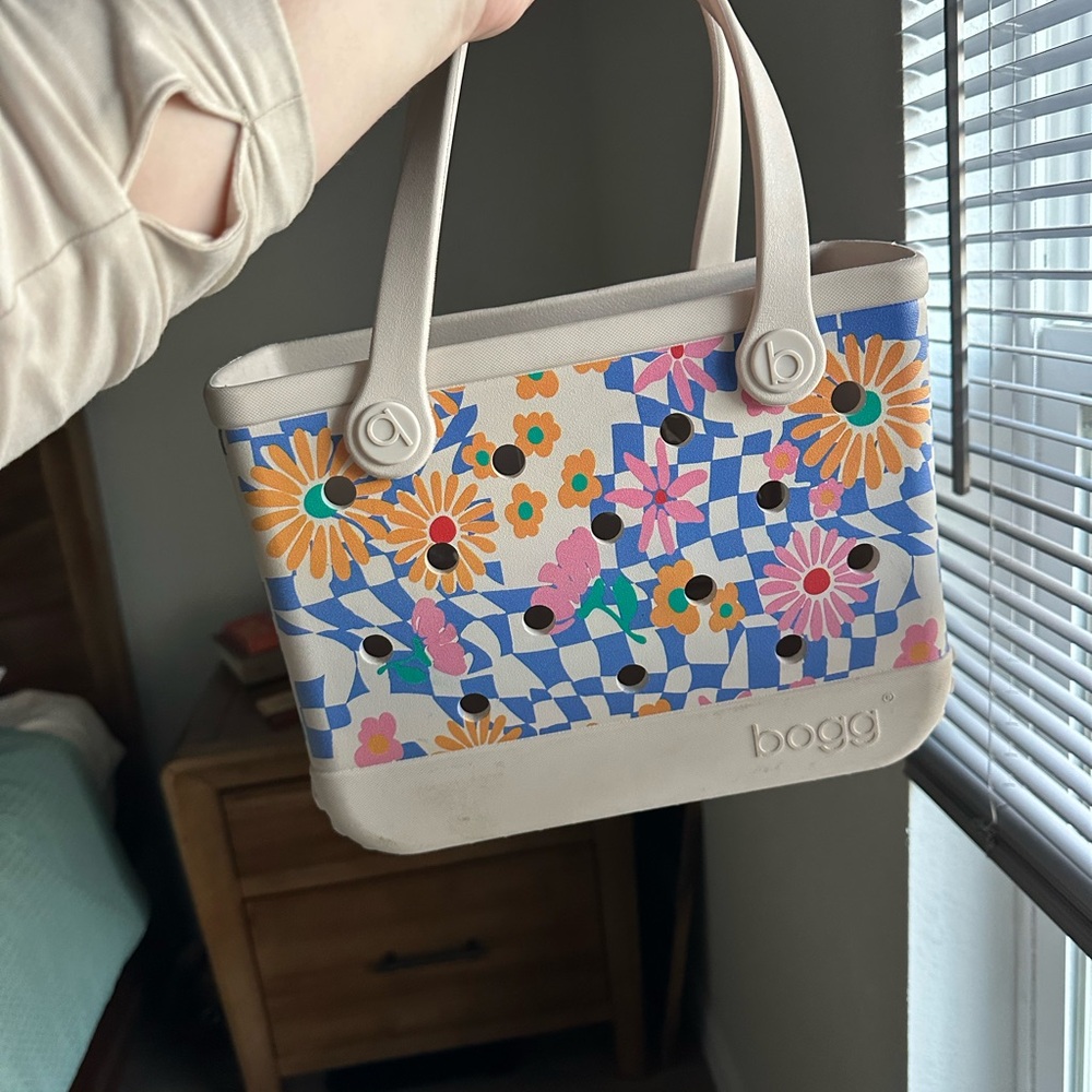 Itty bitty BOGG Bag Blue checker out Women's Floral Tote Bag - Multicolor